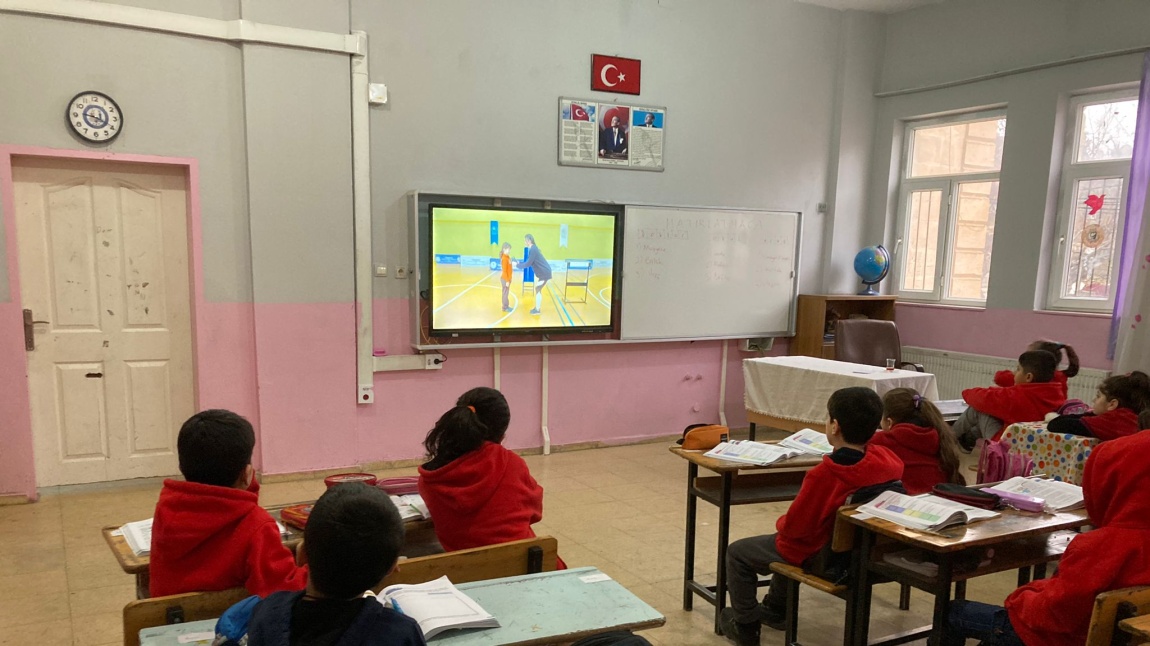 Türkiye Sportif Yetenek Taraması videosu öğrencilere izlettirildi.